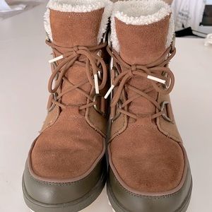 Size 8.5 Tivoli Boots. Waterproof. Used a couple of times perfect condition.